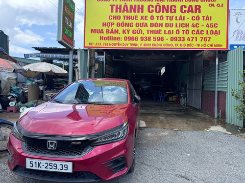 Gi&aacute; thu&ecirc; xe tự l&aacute;i Tết dương lịch tăng mạnh- Ảnh 1.