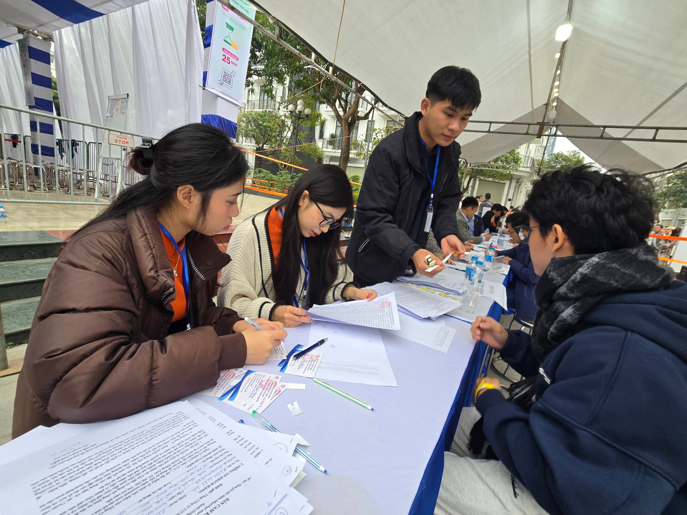 Hà Nội: Gần 1.000 khách hàng bốc thăm mua nhà ở xã hội Uy Nỗ- Ảnh 3.