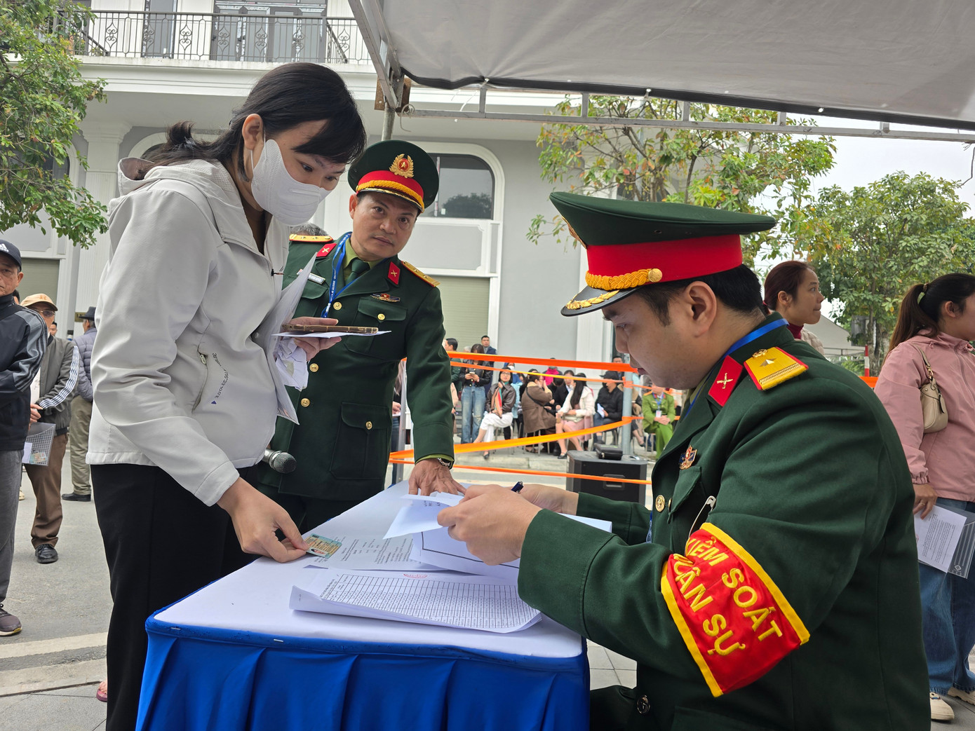 Hà Nội: Gần 1.000 khách hàng bốc thăm mua nhà ở xã hội Uy Nỗ- Ảnh 5.