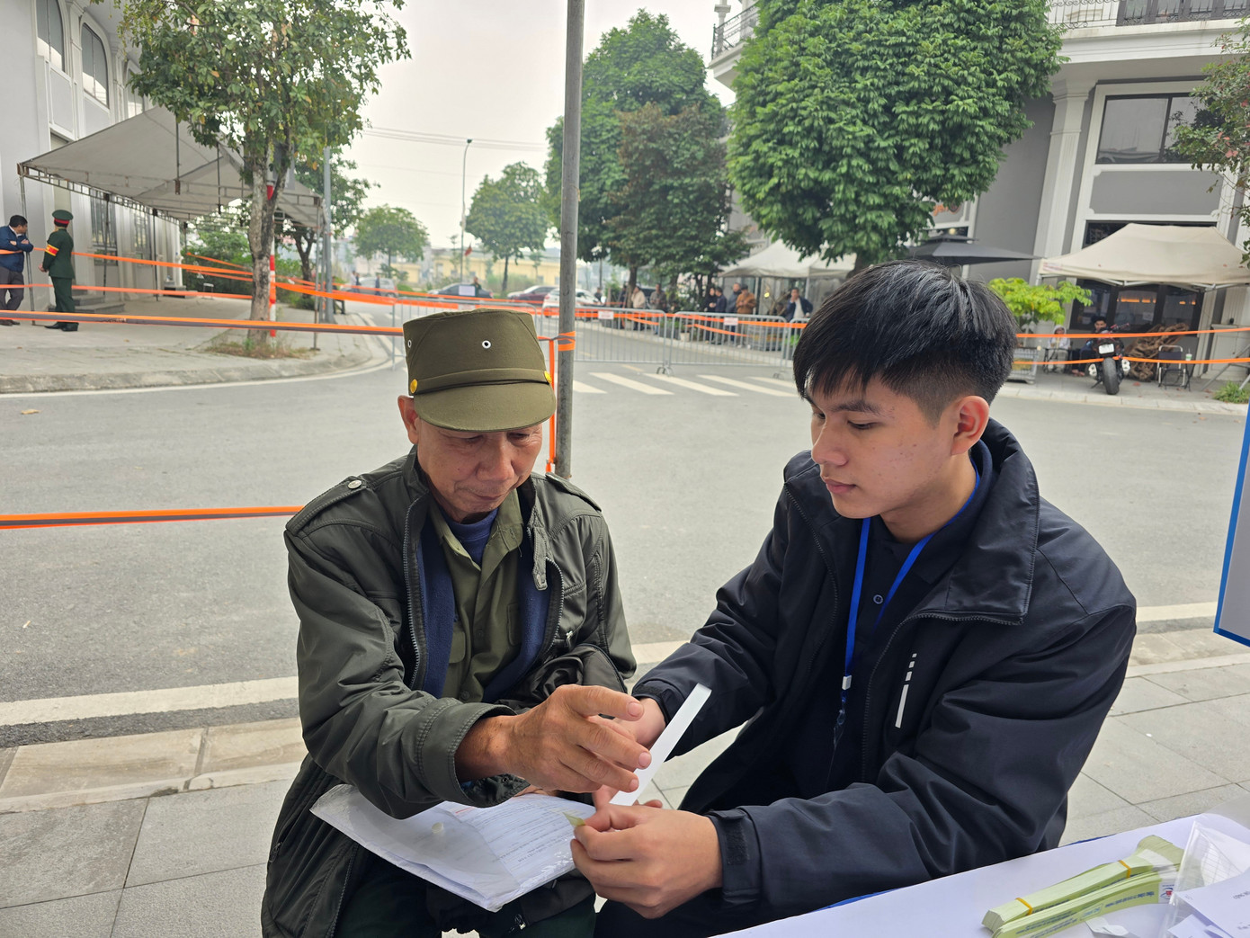 Hà Nội: Gần 1.000 khách hàng bốc thăm mua nhà ở xã hội Uy Nỗ- Ảnh 2.