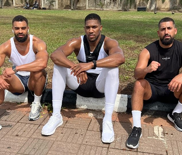 Chiếc Lexus n&aacute;t b&eacute;t sau tai nạn thảm khốc: V&otilde; sĩ nổi tiếng tho&aacute;t chết thần k&igrave;, hai người bạn th&acirc;n tử vong tại chỗ- Ảnh 10.