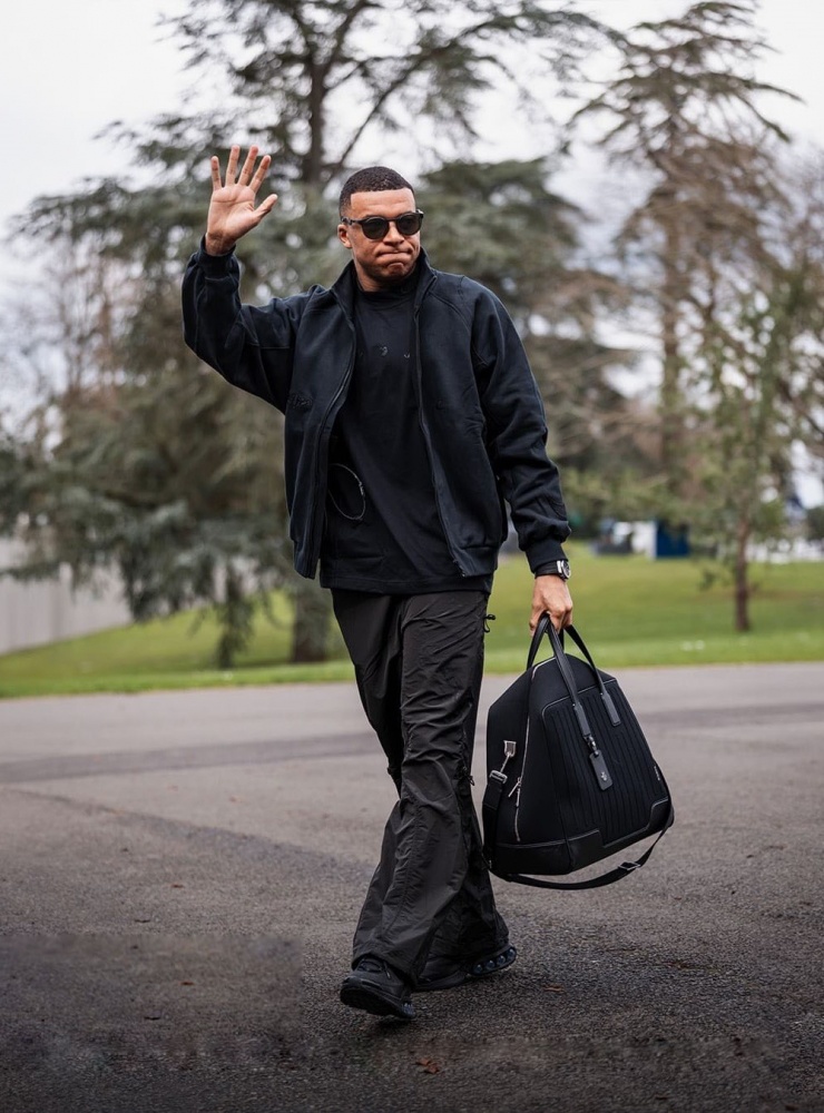 Tìm ra tỷ phú năm 2025 của làng bóng đá thế giới: Ronaldo hay Messi giàu hơn?- Ảnh 4. Tìm ra tỷ phú năm 2025 của làng bóng đá thế giới: Ronaldo hay Messi giàu hơn?- Ảnh 4.