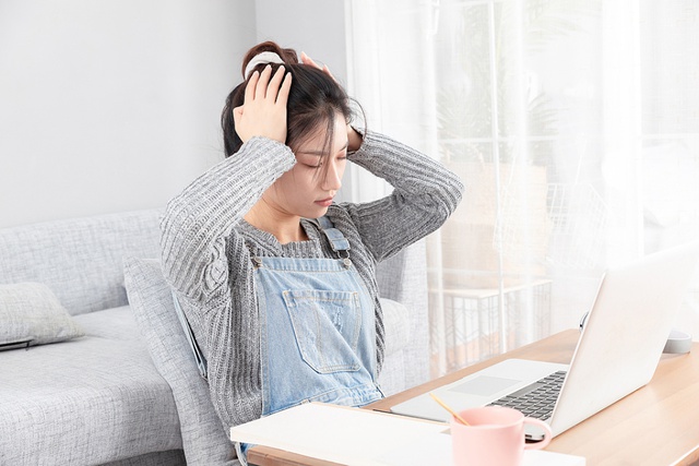 Khi cơ thể ph&aacute;t ra 4 t&iacute;n hiệu n&agrave;y, rất c&oacute; thể cột sống cổ đang "k&ecirc;u cứu": Đừng đợi đến l&uacute;c liệt mới hối hận- Ảnh 3.