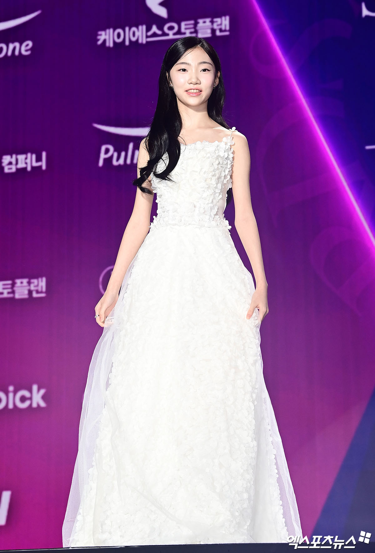 Si&ecirc;u thảm t&iacute;m APAN Star Awards 2025: IU h&oacute;a &ldquo;nữ thần m&ugrave;a xu&acirc;n&rdquo;, 2 bạn trai m&agrave;n ảnh của Yoona đụng độ- Ảnh 18.