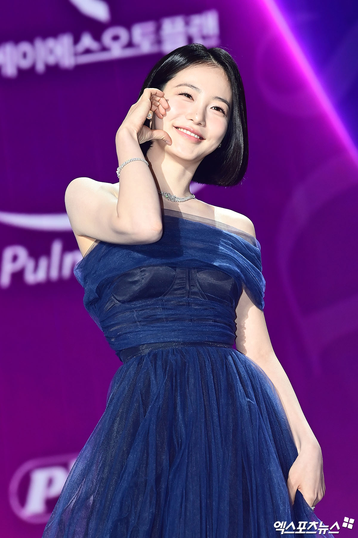 Si&ecirc;u thảm t&iacute;m APAN Star Awards 2025: IU h&oacute;a &ldquo;nữ thần m&ugrave;a xu&acirc;n&rdquo;, 2 bạn trai m&agrave;n ảnh của Yoona đụng độ- Ảnh 12.