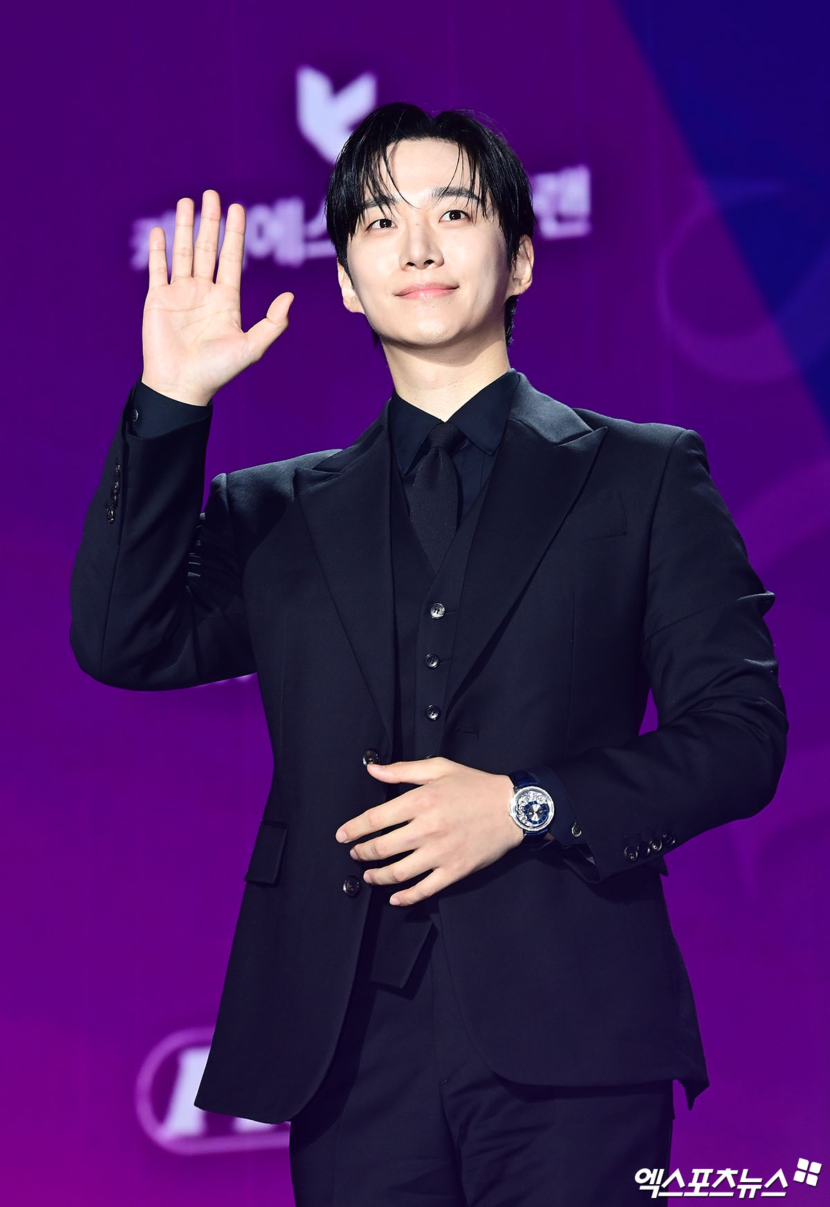 Si&ecirc;u thảm t&iacute;m APAN Star Awards 2025: IU h&oacute;a &ldquo;nữ thần m&ugrave;a xu&acirc;n&rdquo;, 2 bạn trai m&agrave;n ảnh của Yoona đụng độ- Ảnh 9.