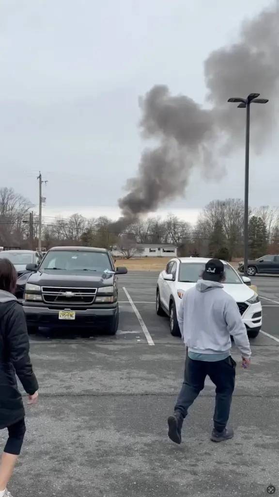 2 trực thăng va chạm giữa kh&ocirc;ng trung ở New Jersey, 1 người tử vong thương t&acirc;m- Ảnh 1.