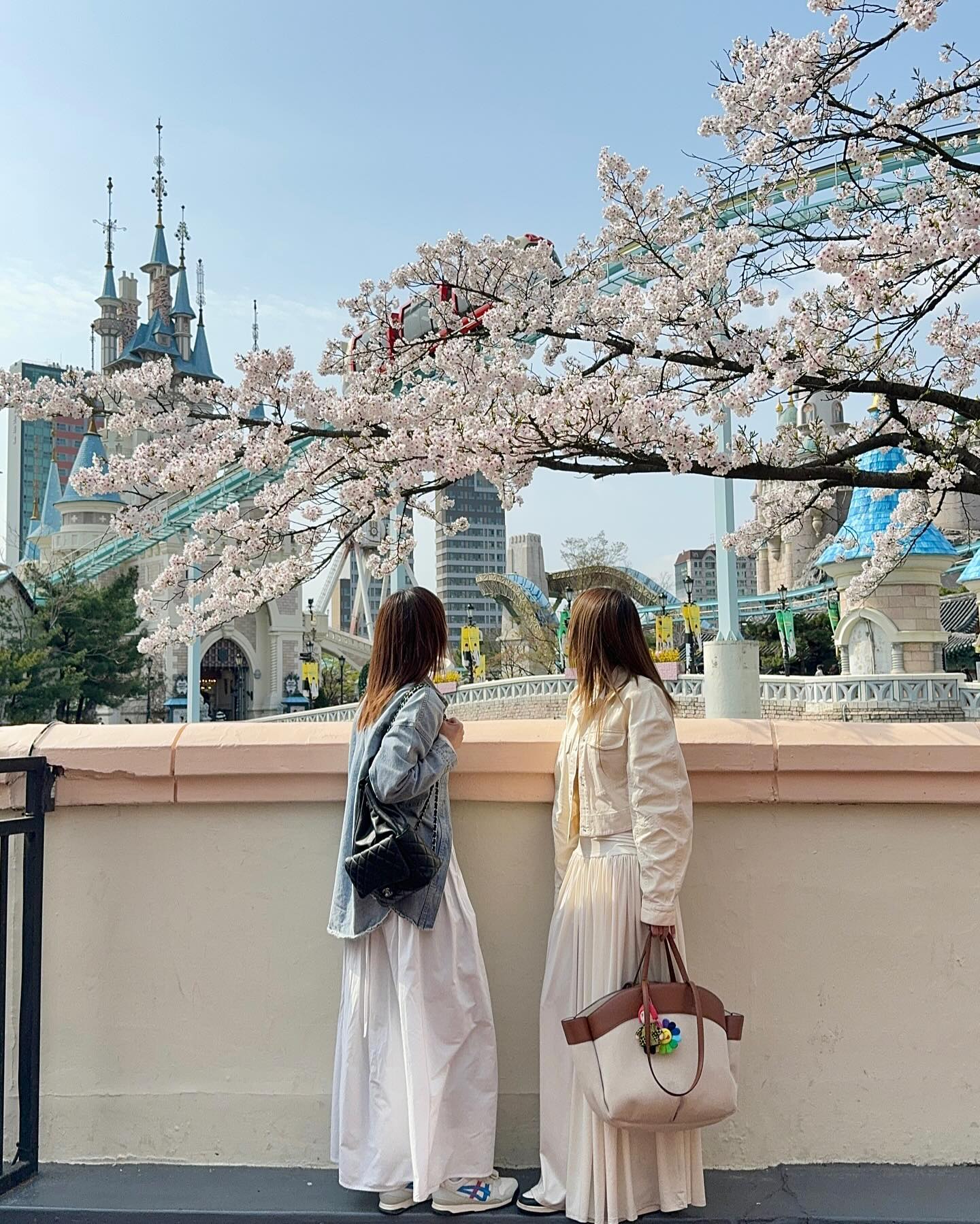 5 món thời trang được các mỹ nhân Việt ngoài 40 mặc nhiều nhất, bảo sao ai cũng trẻ trung hơn tuổi- Ảnh 4. 5 món thời trang được các mỹ nhân Việt ngoài 40 mặc nhiều nhất, bảo sao ai cũng trẻ trung hơn tuổi- Ảnh 4.