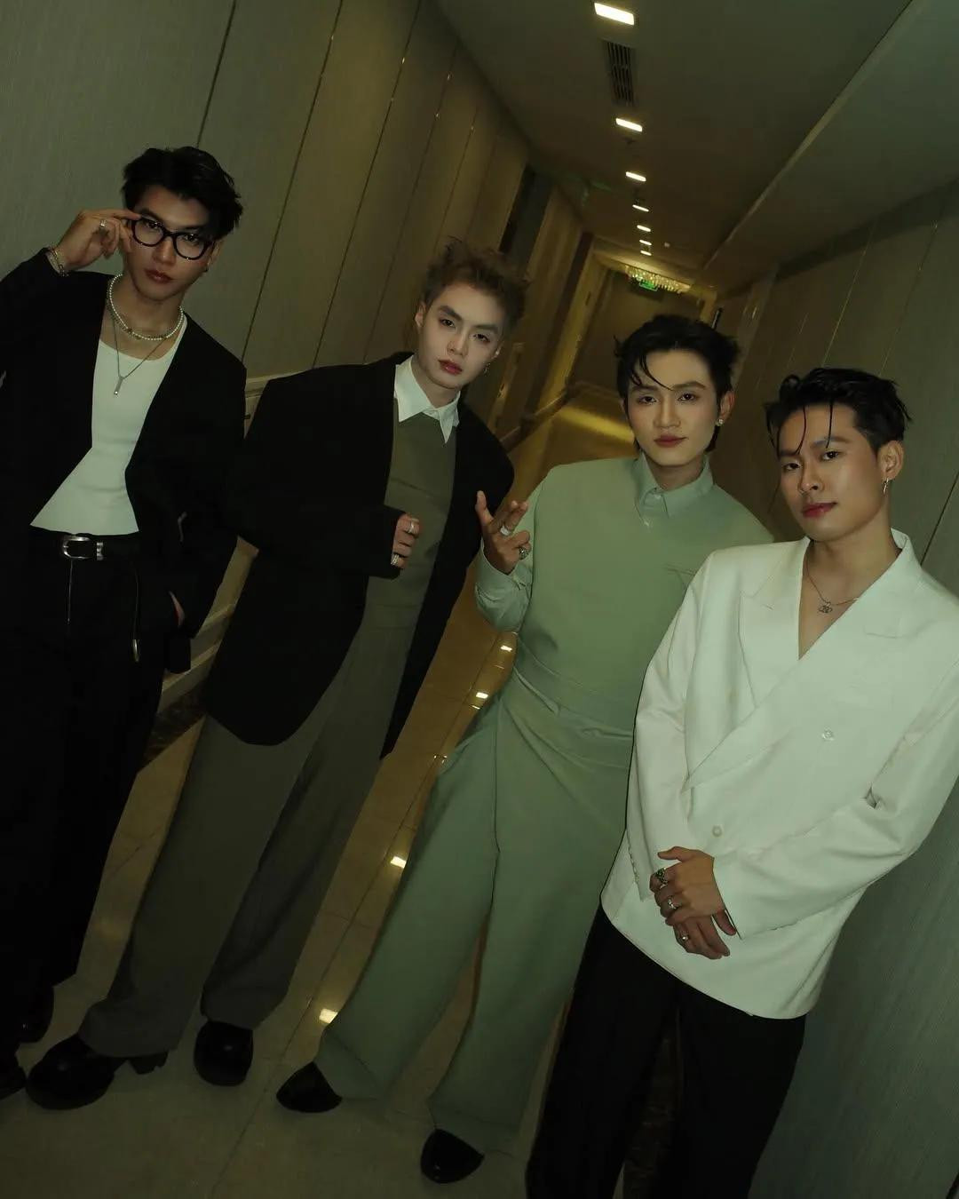 "T&oacute;m d&iacute;nh" d&agrave;n GERDNANG: HIEUTHUHAI kh&ocirc;ng hẹn h&ograve; m&agrave; tụ tập hội bạn, ho&aacute; ra "đ&ecirc;m kinh ho&agrave;ng" của Vbiz xuất ph&aacute;t từ đ&acirc;y!- Ảnh 7.