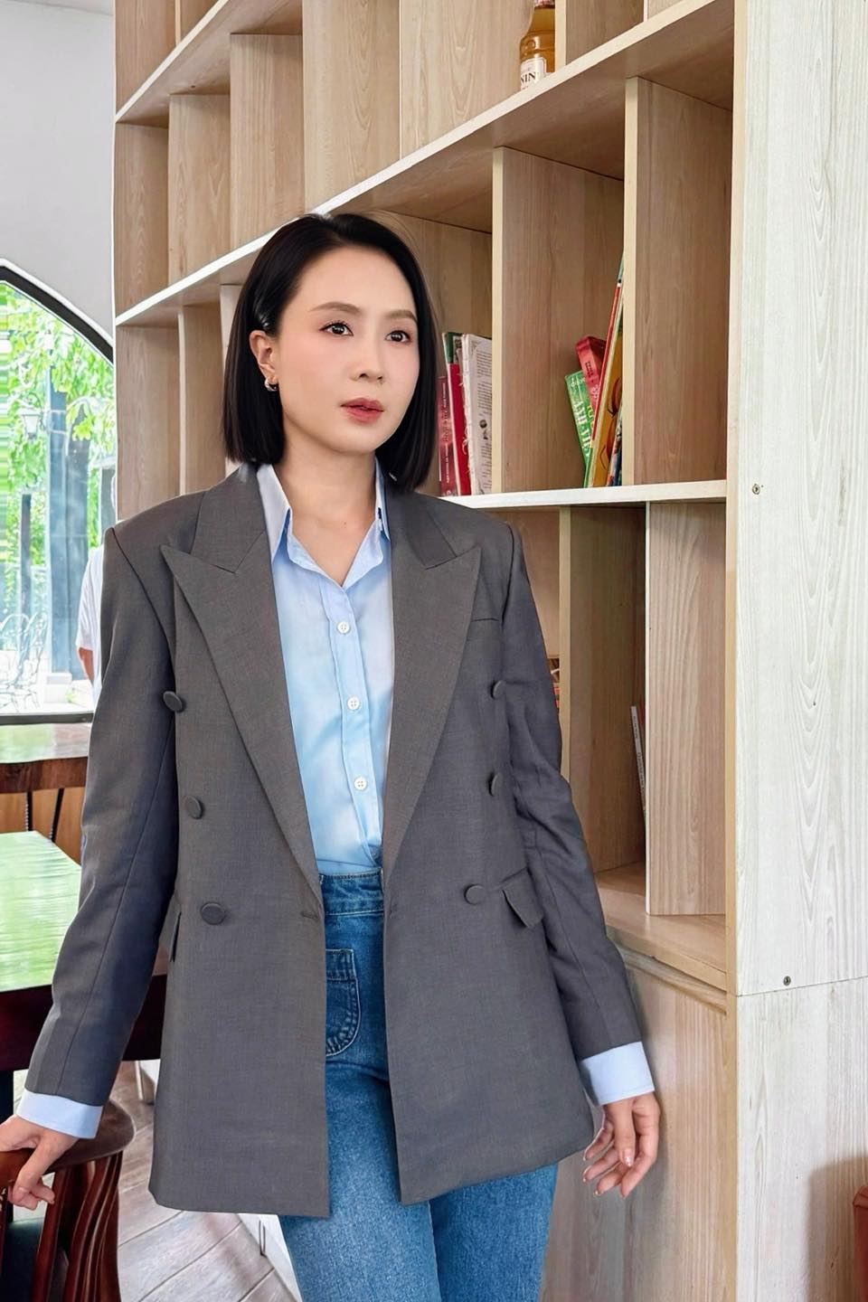 5 món thời trang được các mỹ nhân Việt ngoài 40 mặc nhiều nhất, bảo sao ai cũng trẻ trung hơn tuổi- Ảnh 2. 5 món thời trang được các mỹ nhân Việt ngoài 40 mặc nhiều nhất, bảo sao ai cũng trẻ trung hơn tuổi- Ảnh 2.