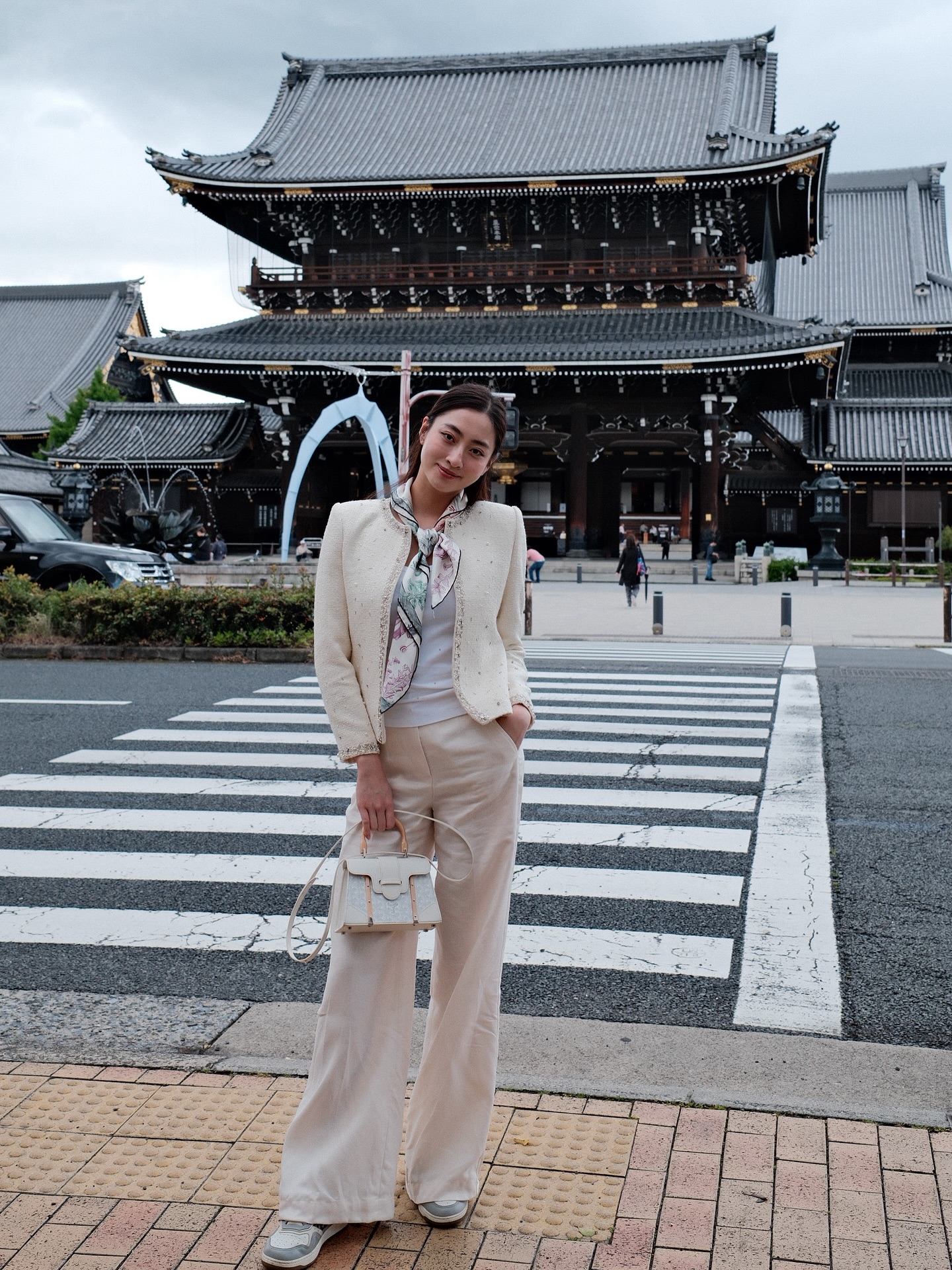 C&aacute;c mỹ nh&acirc;n Việt mặc đồ m&agrave;u trung t&iacute;nh đẹp tới mức n&agrave;y, chị em kh&ocirc;ng tham khảo qu&aacute; ph&iacute;- Ảnh 9.