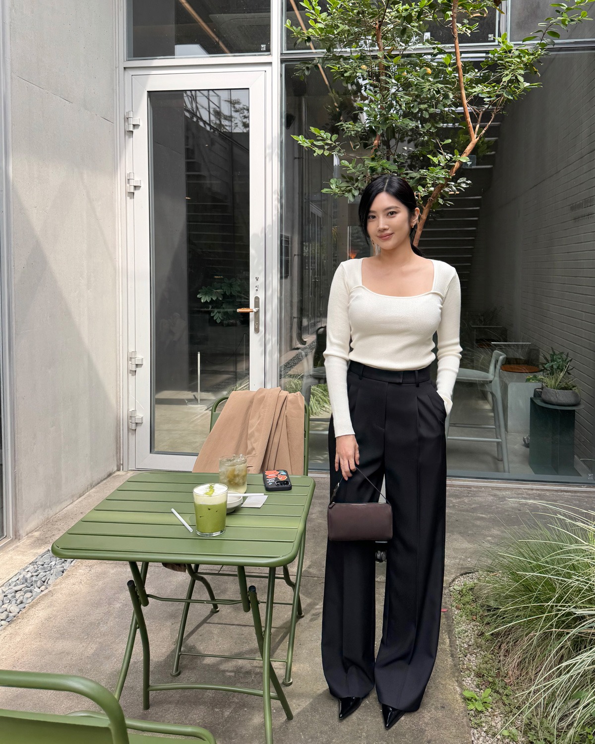 5 combo &aacute;o v&agrave; quần d&agrave;i cứ mặc l&agrave; s&agrave;nh điệu cho n&agrave;ng kh&ocirc;ng th&iacute;ch diện v&aacute;y- Ảnh 8.