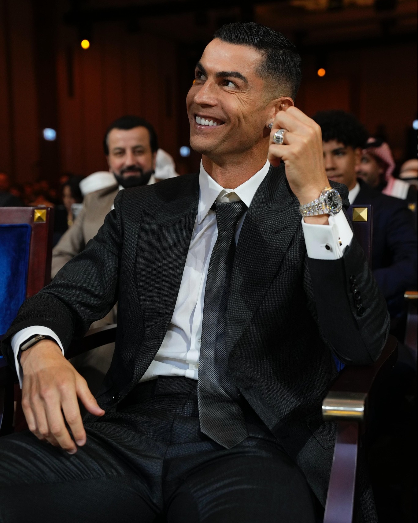 Tìm ra tỷ phú năm 2025 của làng bóng đá thế giới: Ronaldo hay Messi giàu hơn?- Ảnh 1. Tìm ra tỷ phú năm 2025 của làng bóng đá thế giới: Ronaldo hay Messi giàu hơn?- Ảnh 1.