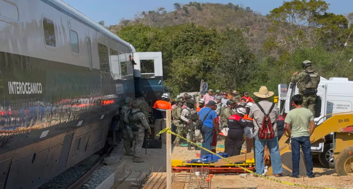 Tại nạn t&agrave;u hỏa thảm khốc ở Mexico, hơn 100 người thương vong- Ảnh 1.