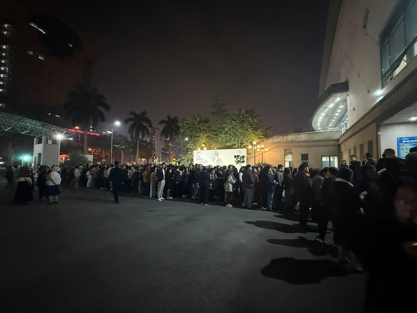 Show nhạc ở H&agrave; Nội kh&aacute;n giả tới mới th&ocirc;ng b&aacute;o hủy: B&agrave;i học nh&atilde;n tiền- Ảnh 6.