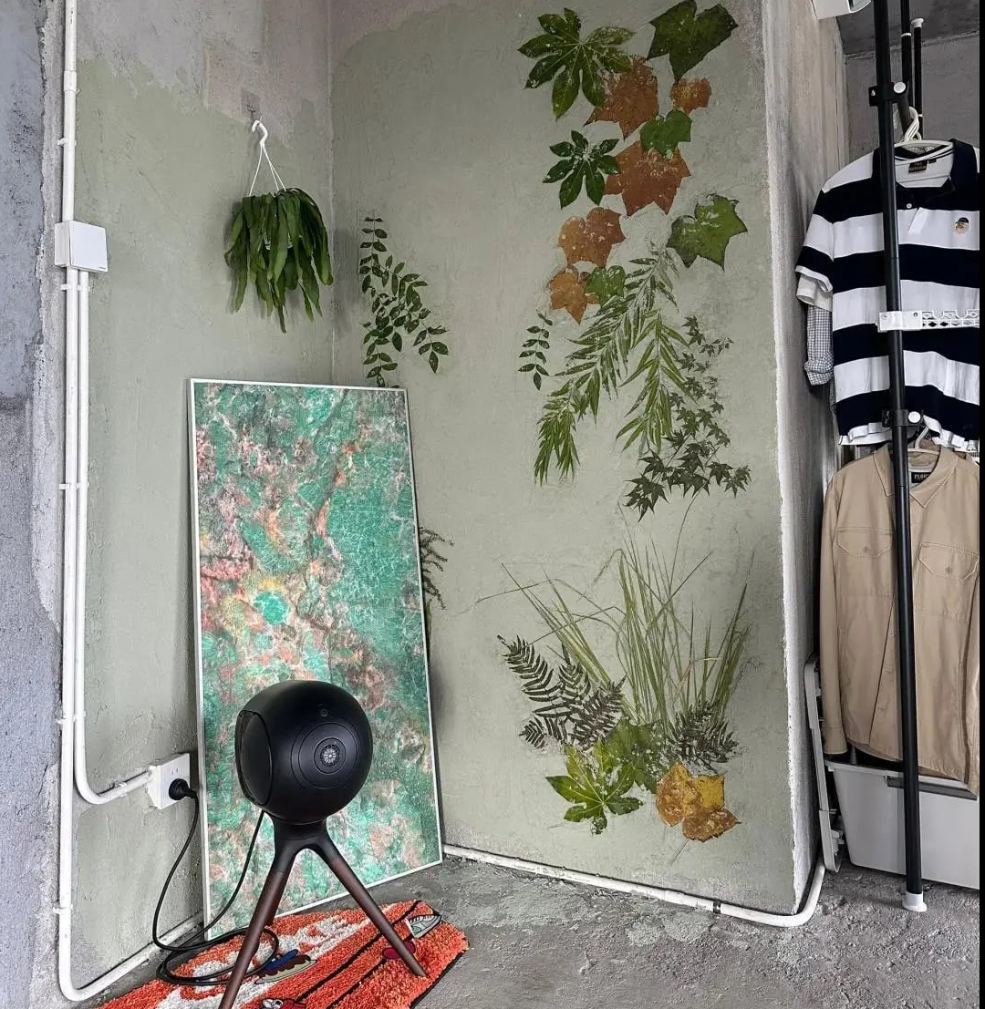 Chàng trai sống “trần trụi” giữa sàn vữa tường xi măng hút 500.000 like- Ảnh 7. Chàng trai sống “trần trụi” giữa sàn vữa tường xi măng hút 500.000 like- Ảnh 7.