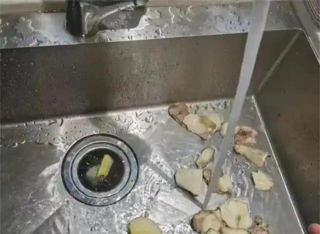 3 sản phẩm quảng c&aacute;o tận m&acirc;y xanh, mua về d&ugrave;ng chỉ muốn kh&oacute;c ra 