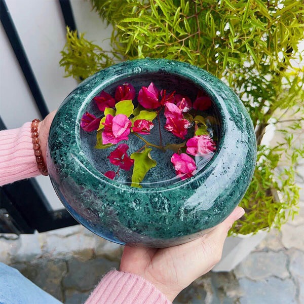 Tại sao b&agrave;n thờ Thần T&agrave;i lu&ocirc;n c&oacute; b&aacute;t nước thả hoa?- Ảnh 3.