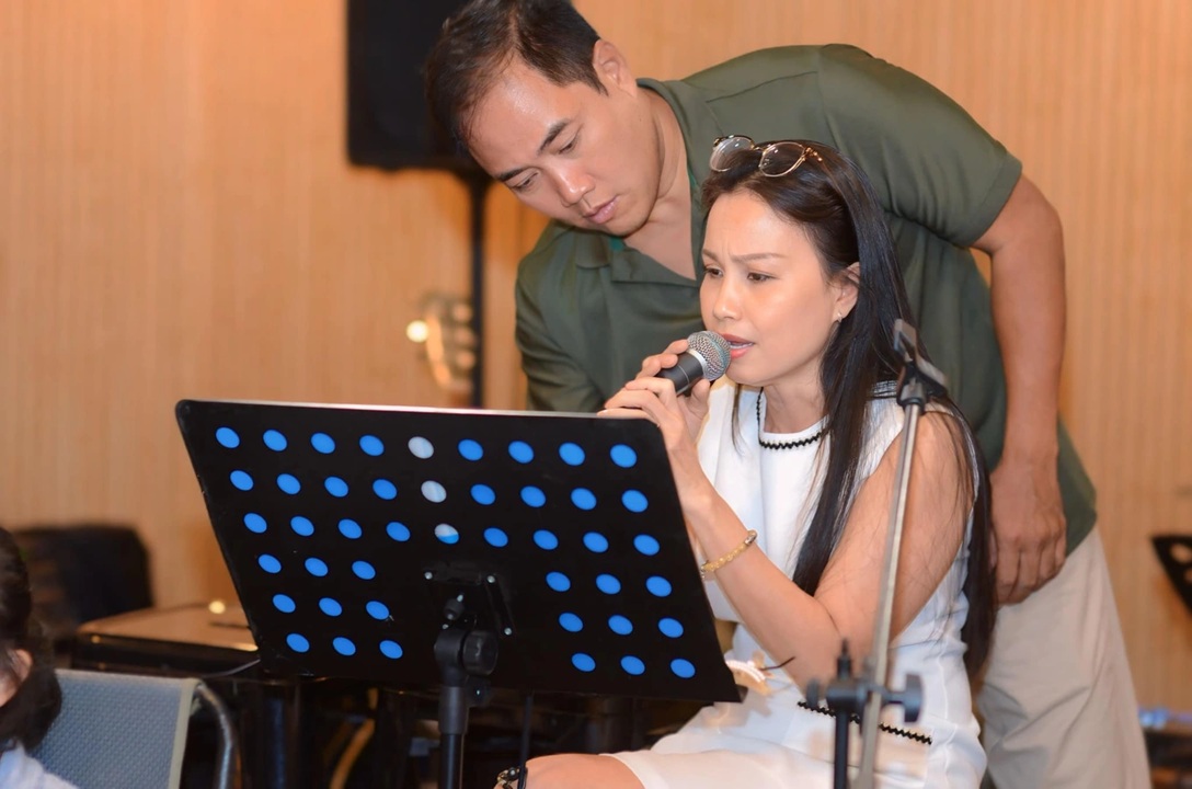 Ca sĩ ở biệt thự 20 tỷ, chồng l&agrave; nh&acirc;n vật tiếng tăm trong showbiz, em g&aacute;i l&agrave; vợ tỷ ph&uacute; gi&agrave;u nhất thế giới- Ảnh 3.