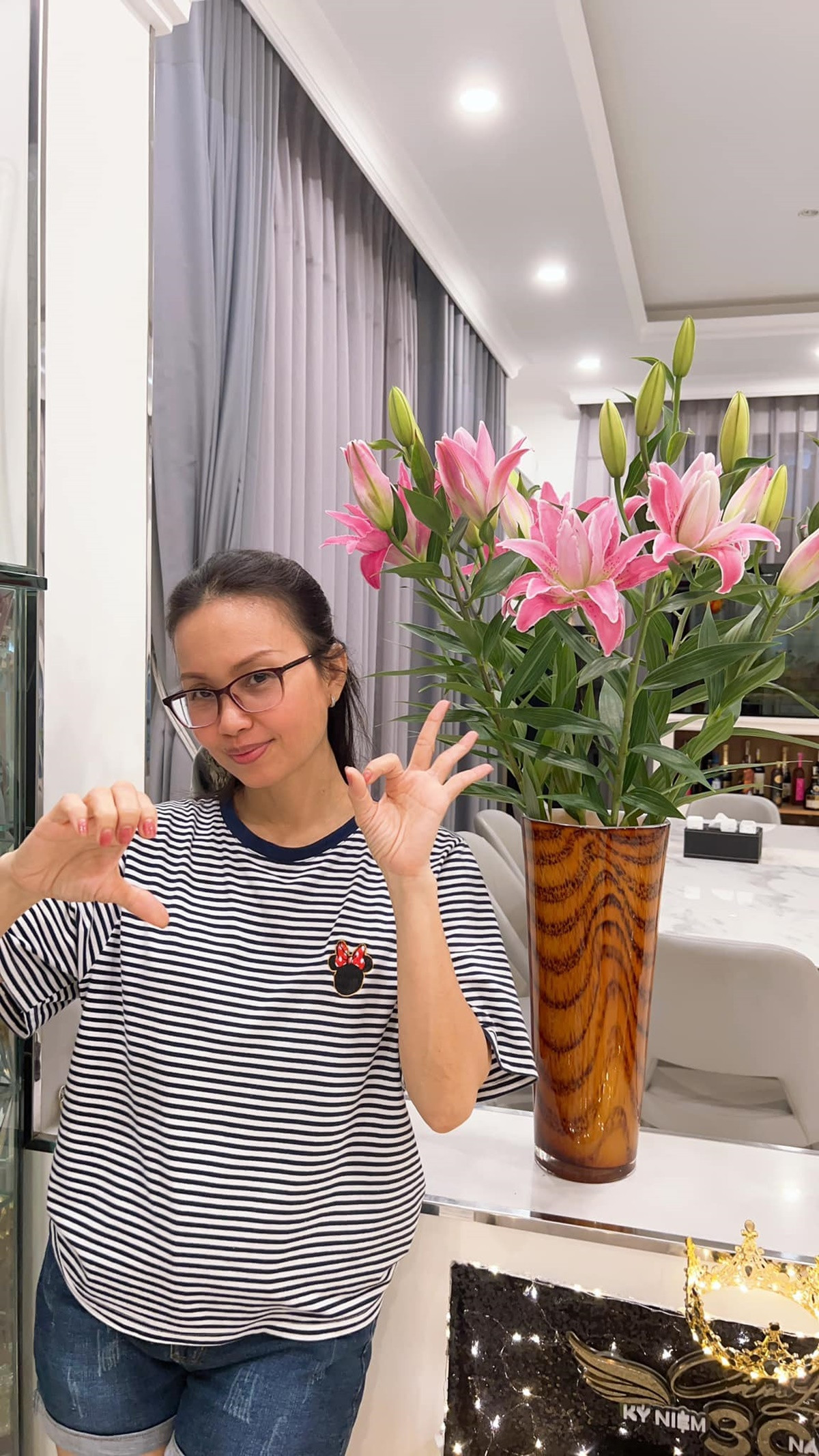 Ca sĩ ở biệt thự 20 tỷ, chồng l&agrave; nh&acirc;n vật tiếng tăm trong showbiz, em g&aacute;i l&agrave; vợ tỷ ph&uacute; gi&agrave;u nhất thế giới- Ảnh 1.