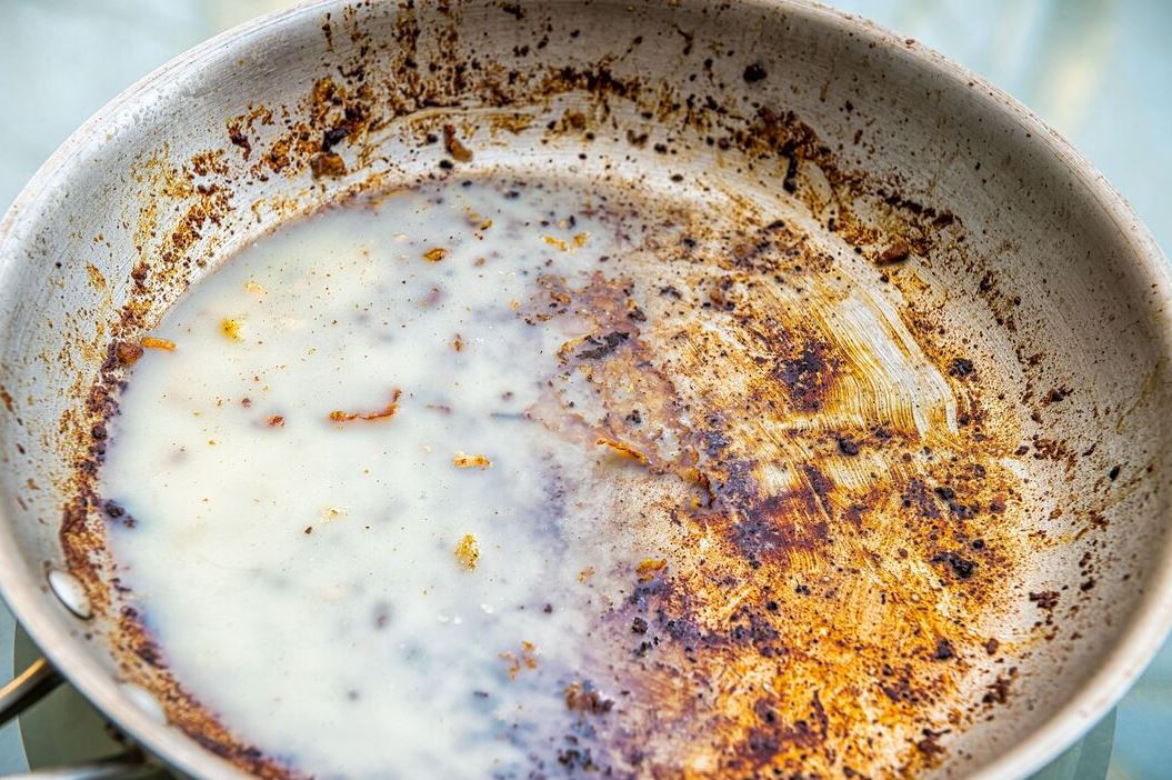 5 thứ tuyệt đối kh&ocirc;ng được đổ xuống bồn rửa b&aacute;t- Ảnh 1.