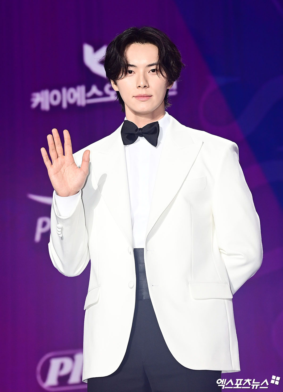 Si&ecirc;u thảm t&iacute;m APAN Star Awards 2025: IU h&oacute;a &ldquo;nữ thần m&ugrave;a xu&acirc;n&rdquo;, 2 bạn trai m&agrave;n ảnh của Yoona đụng độ- Ảnh 6.