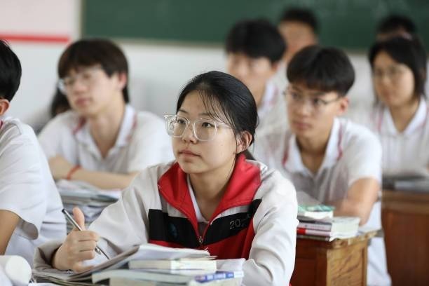 3 ĐIỀU cha mẹ th&ocirc;ng th&aacute;i l&agrave;m khi con v&agrave;o cấp 2, những ng&agrave;y về sau dễ thở hay bế tắc đều phụ thuộc v&agrave;o đ&acirc;y!- Ảnh 1.