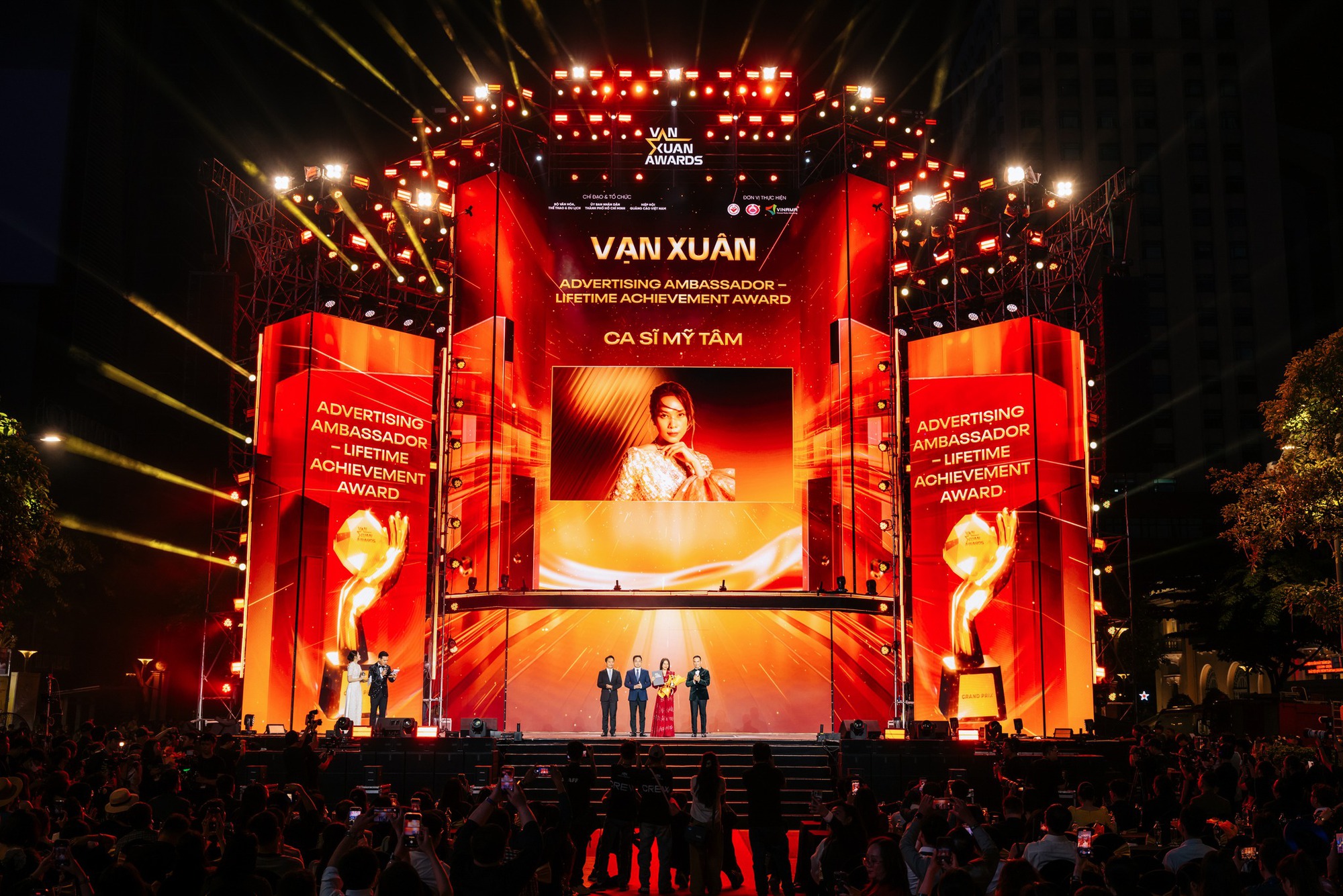Mỹ T&acirc;m được vinh danh Đại sứ quảng c&aacute;o - Th&agrave;nh tựu trọn đời tại Vạn Xu&acirc;n Awards 2025- Ảnh 8.