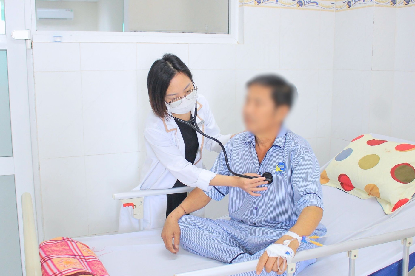 Phản ứng nhanh của người th&acirc;n gi&uacute;p bệnh nh&acirc;n nhồi m&aacute;u cơ tim vượt &lsquo;ải tử thần&rsquo;- Ảnh 2.