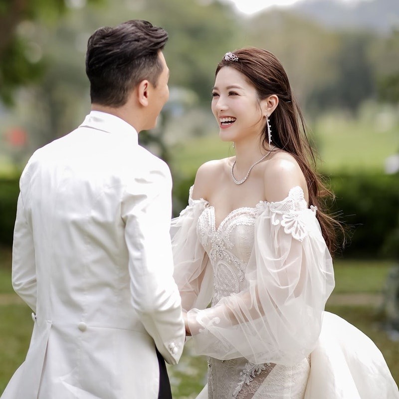 Cuối năm c&ograve;n toang: 1 Hoa hậu h&agrave;ng đầu ch&iacute;nh thức ly h&ocirc;n chồng đại gia hơn 10 tuổi v&igrave; bị 