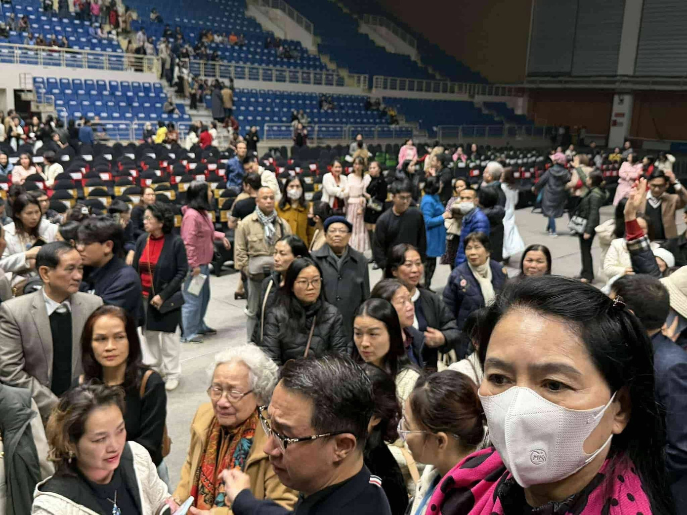 Show nhạc ở H&agrave; Nội kh&aacute;n giả tới mới th&ocirc;ng b&aacute;o hủy: B&agrave;i học nh&atilde;n tiền- Ảnh 1.