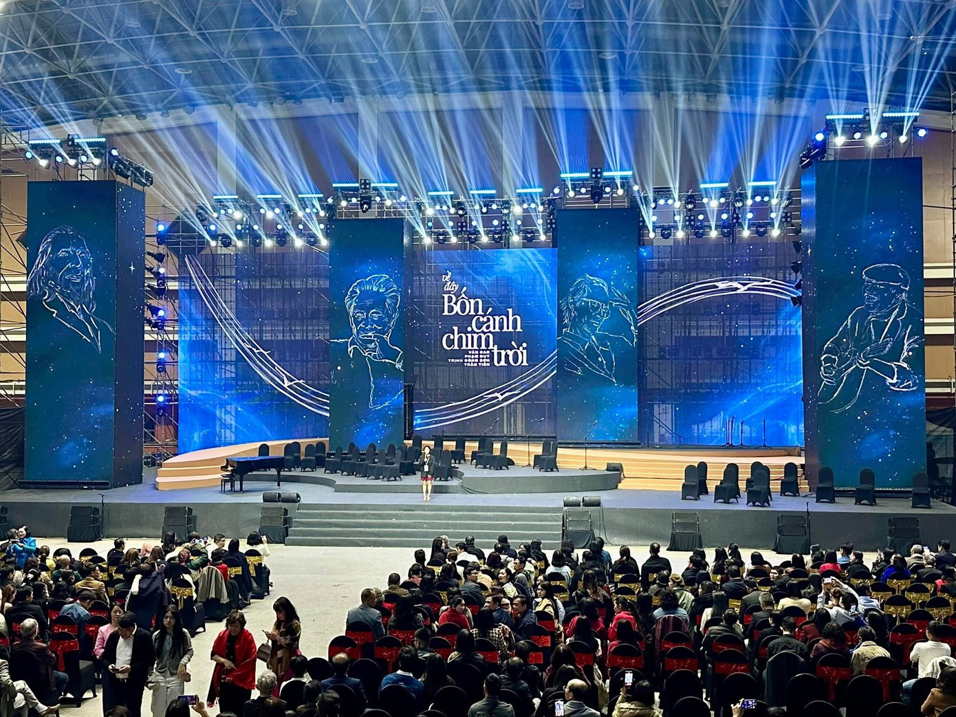 Show nhạc ở H&agrave; Nội kh&aacute;n giả tới mới th&ocirc;ng b&aacute;o hủy: B&agrave;i học nh&atilde;n tiền- Ảnh 5.