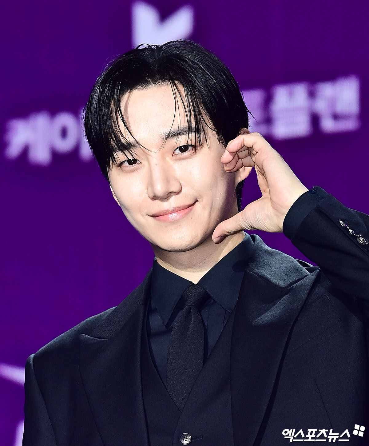 Si&ecirc;u thảm t&iacute;m APAN Star Awards 2025: IU h&oacute;a &ldquo;nữ thần m&ugrave;a xu&acirc;n&rdquo;, 2 bạn trai m&agrave;n ảnh của Yoona đụng độ- Ảnh 10.