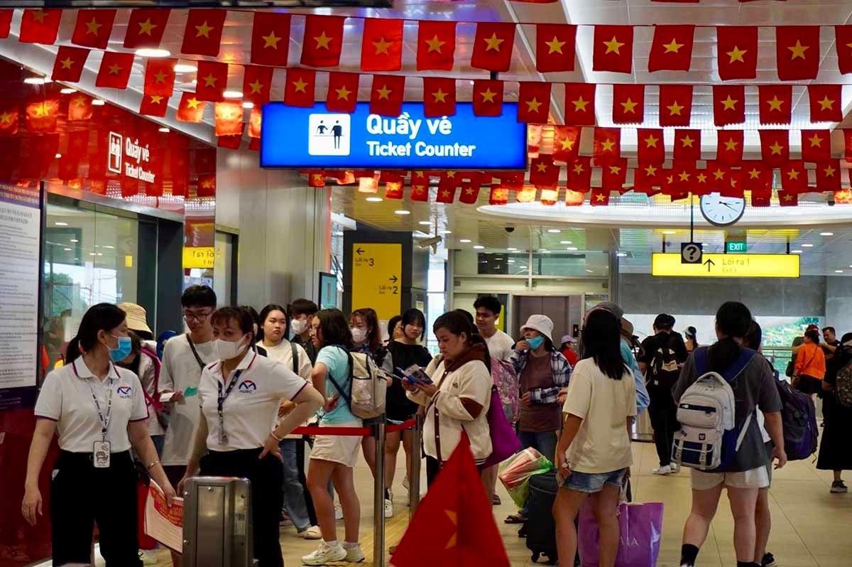 TP.HCM miễn ph&iacute; v&eacute; t&agrave;u xe Tết Dương lịch: Metro số 1 v&agrave; Phương Trang c&ugrave;ng tung "&aacute;t chủ b&agrave;i"- Ảnh 1.