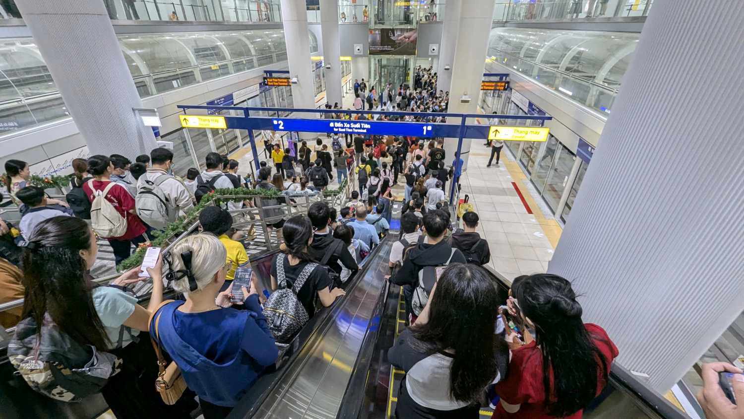 TP.HCM miễn ph&iacute; v&eacute; t&agrave;u xe Tết Dương lịch: Metro số 1 v&agrave; Phương Trang c&ugrave;ng tung "&aacute;t chủ b&agrave;i"- Ảnh 3.