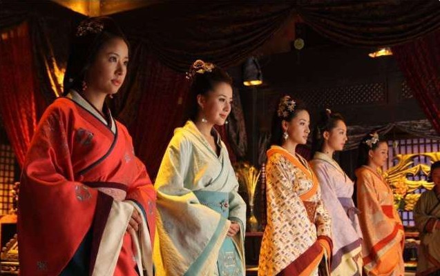 Bị đ&agrave;y v&agrave;o l&atilde;nh cung, phi tần tưởng hết đường sống: V&igrave; sao th&aacute;i gi&aacute;m, cung nữ lại tranh nhau xin hầu hạ?- Ảnh 5.