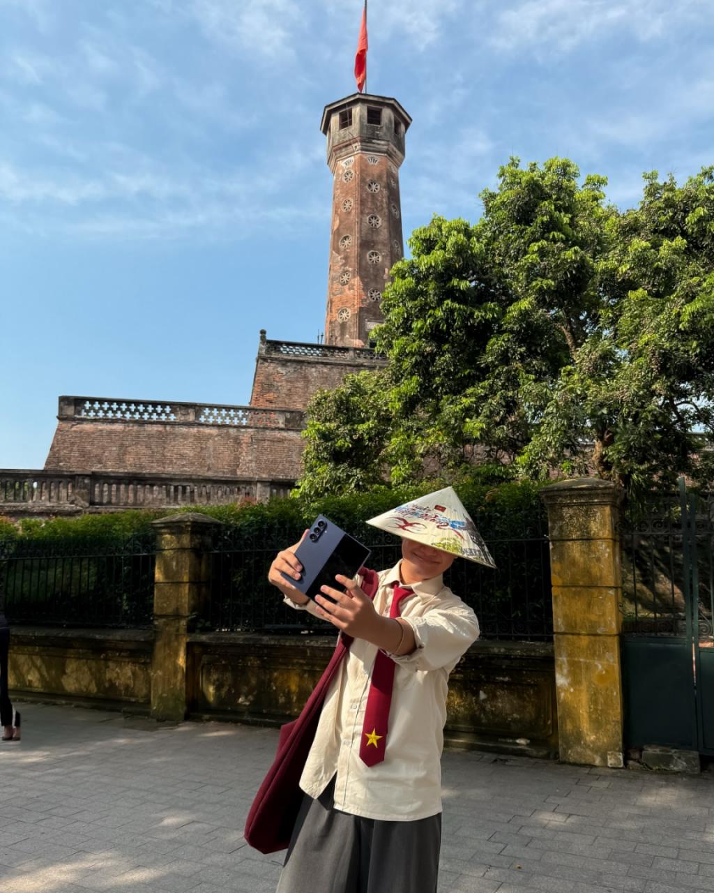 Vẽ Tết mới, vẹn &yacute; xưa: Khi c&ocirc;ng nghệ trở th&agrave;nh chất liệu của k&yacute; ức- Ảnh 1.