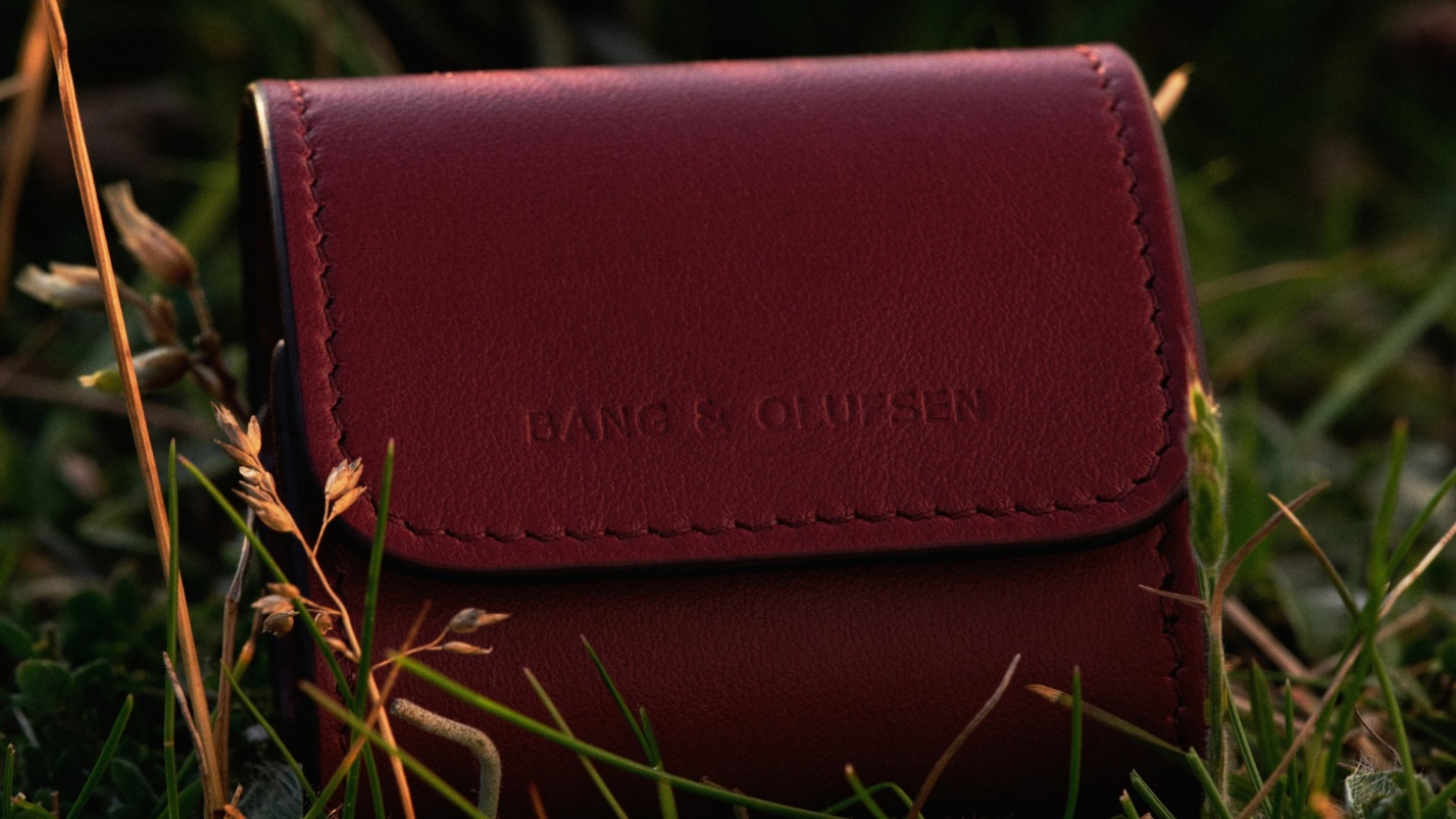 &ldquo;Tri &acirc;m&rdquo; xa xỉ m&ugrave;a cuối năm từ Bang & Olufsen: earbuds thời trang với &acirc;m thanh kh&ocirc;ng gian v&agrave; cảm biến chạm ti&ecirc;n tiến- Ảnh 1.