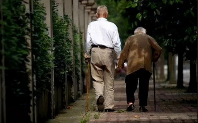 Sau khi về hưu, bất kể lương hưu cao đến đ&acirc;u, cha mẹ cũng phải chủ động y&ecirc;u cầu con c&aacute;i 3 điều n&agrave;y- Ảnh 1.