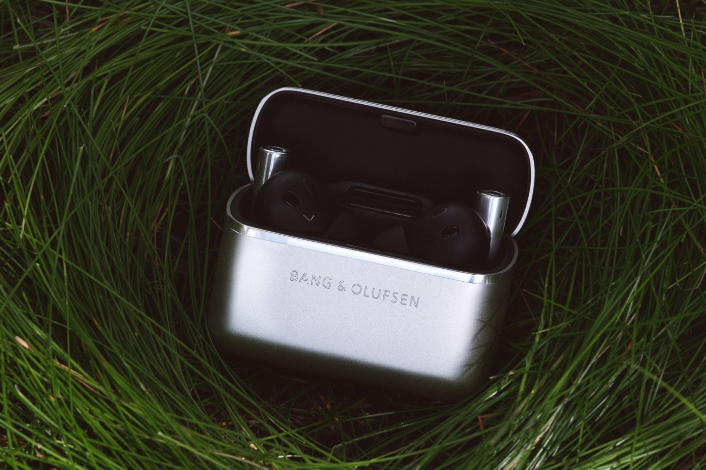 &ldquo;Tri &acirc;m&rdquo; xa xỉ m&ugrave;a cuối năm từ Bang & Olufsen: earbuds thời trang với &acirc;m thanh kh&ocirc;ng gian v&agrave; cảm biến chạm ti&ecirc;n tiến- Ảnh 3.