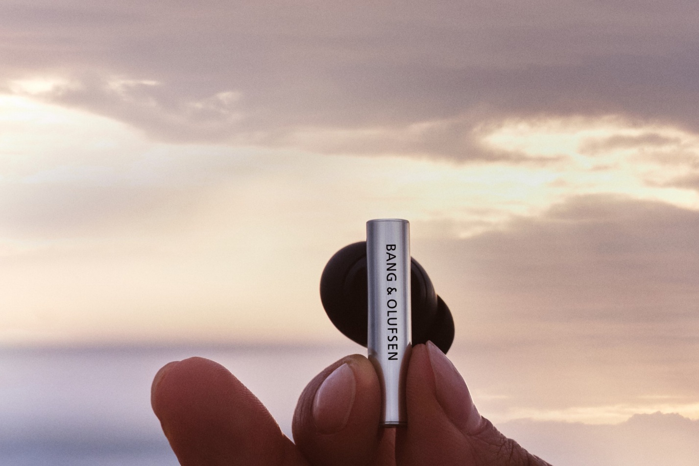 &ldquo;Tri &acirc;m&rdquo; xa xỉ m&ugrave;a cuối năm từ Bang & Olufsen: earbuds thời trang với &acirc;m thanh kh&ocirc;ng gian v&agrave; cảm biến chạm ti&ecirc;n tiến- Ảnh 4.