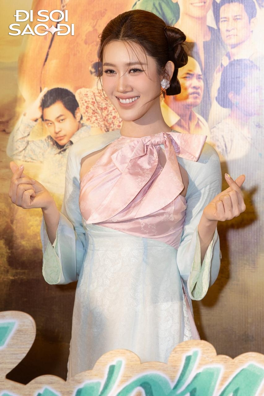 Thảm đỏ HOT nhất h&ocirc;m nay: Ho&agrave; Minzy - T&oacute;c Ti&ecirc;n đẹp sang hết nấc, Trấn Th&agrave;nh đập tan nghi vấn cạch mặt Thu Trang- Ảnh 13.