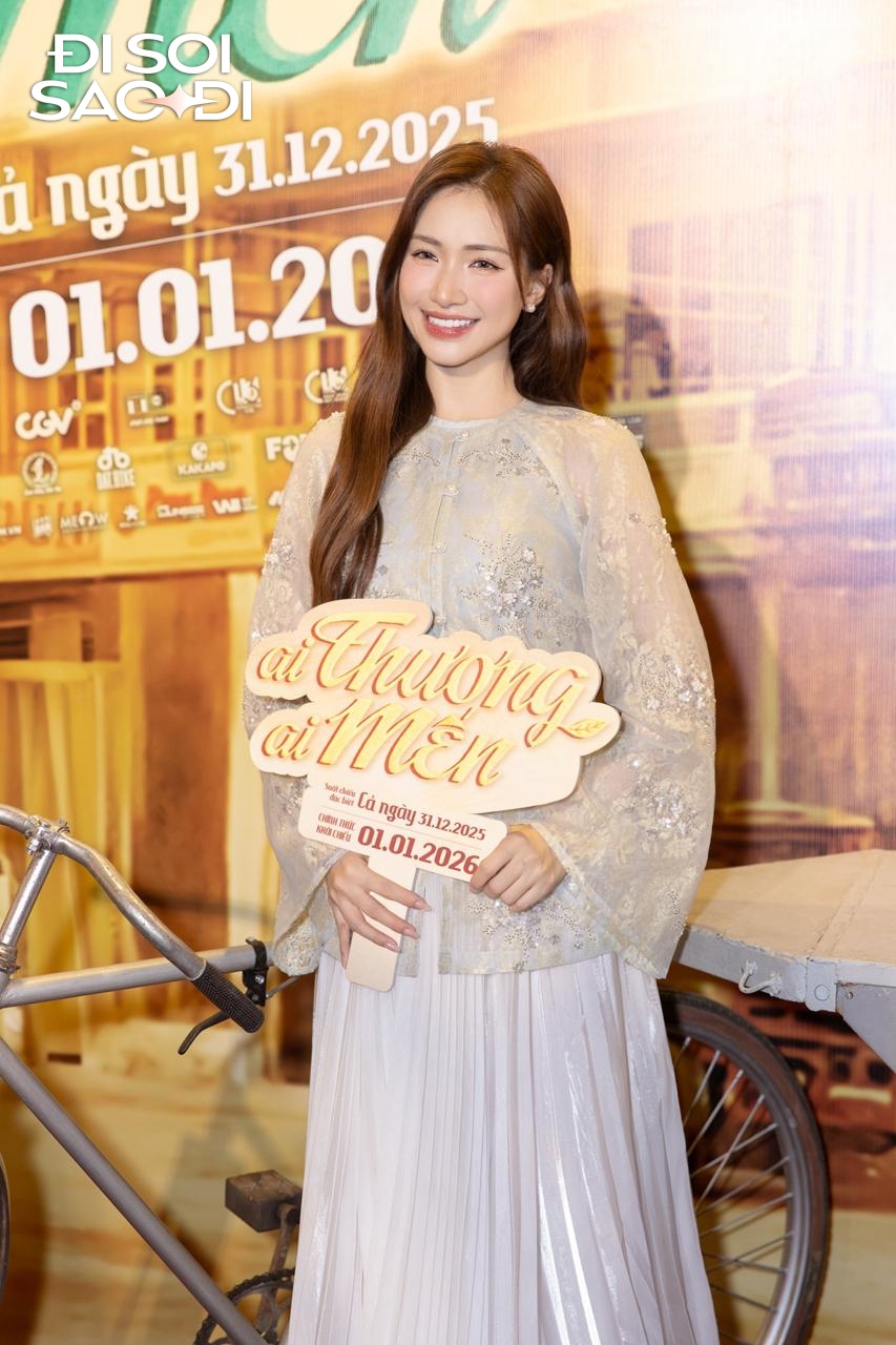 Thảm đỏ HOT nhất h&ocirc;m nay: Ho&agrave; Minzy - T&oacute;c Ti&ecirc;n đẹp sang hết nấc, Trấn Th&agrave;nh đập tan nghi vấn cạch mặt Thu Trang- Ảnh 4.