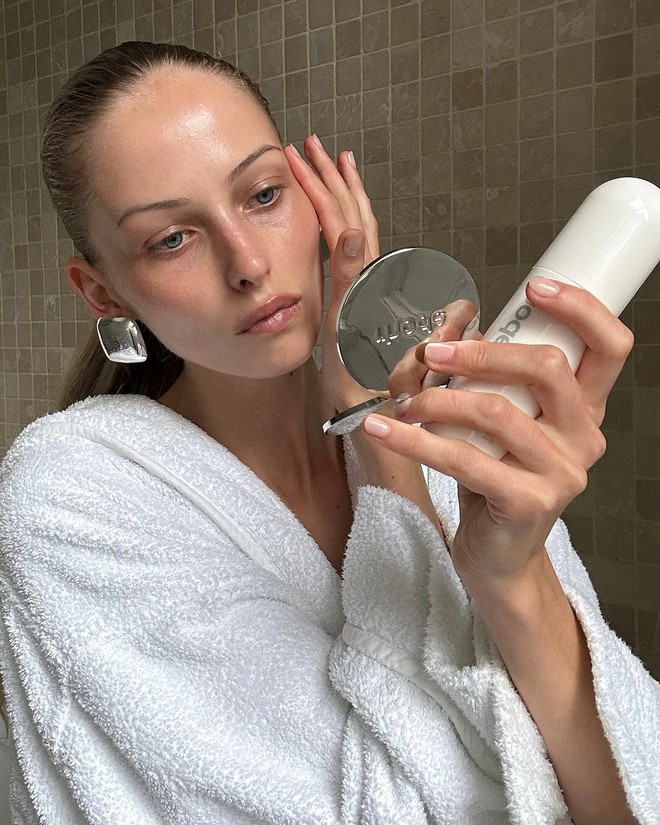 Thương hiệu beauty đột ph&aacute; nhất 2025 phải l&agrave; Rhode: 3 tuổi, 10 sản phẩm dẫn đến thương vụ tỷ đ&ocirc;- Ảnh 8.