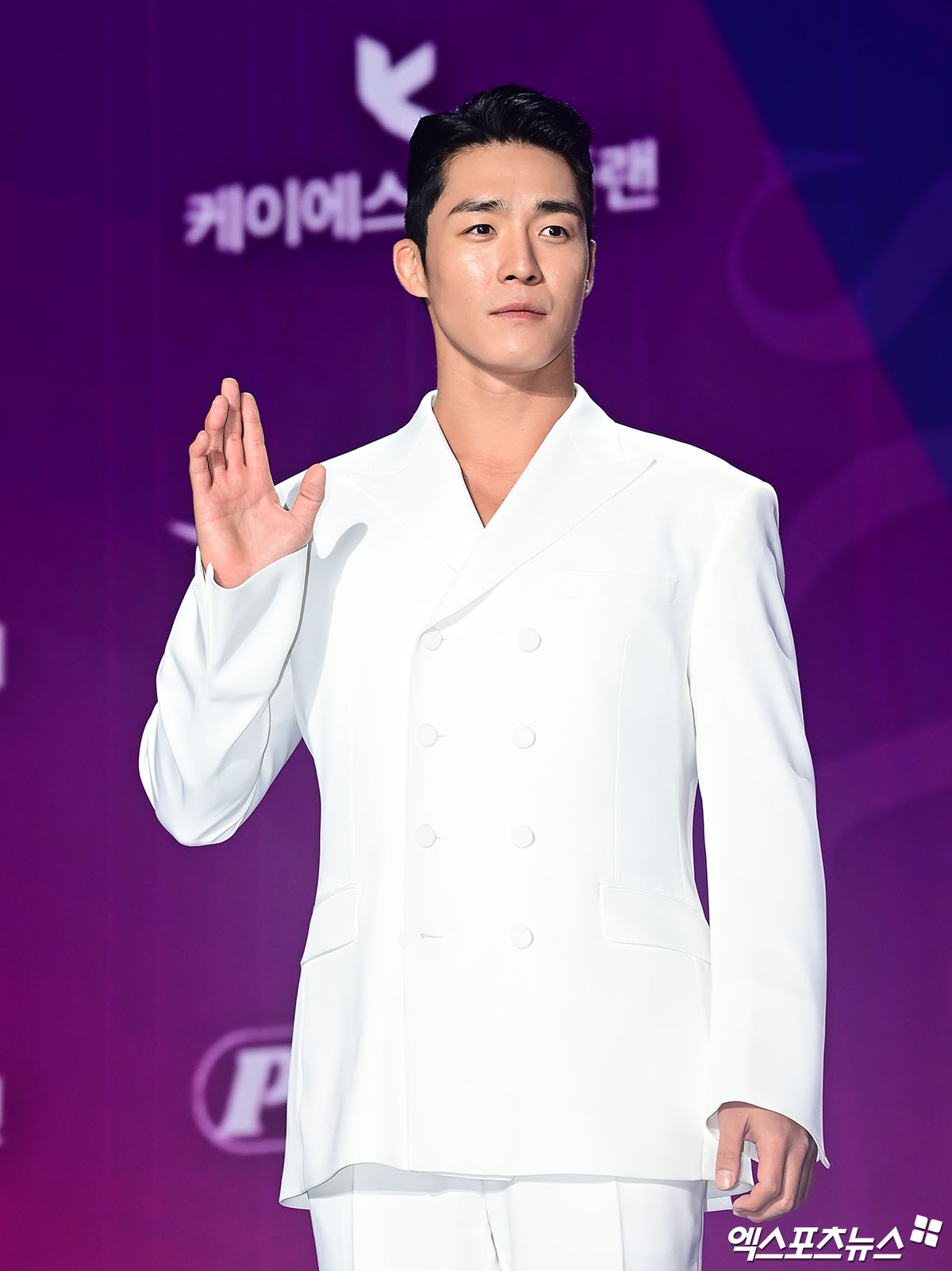 Si&ecirc;u thảm t&iacute;m APAN Star Awards 2025: IU h&oacute;a &ldquo;nữ thần m&ugrave;a xu&acirc;n&rdquo;, 2 bạn trai m&agrave;n ảnh của Yoona đụng độ- Ảnh 23.