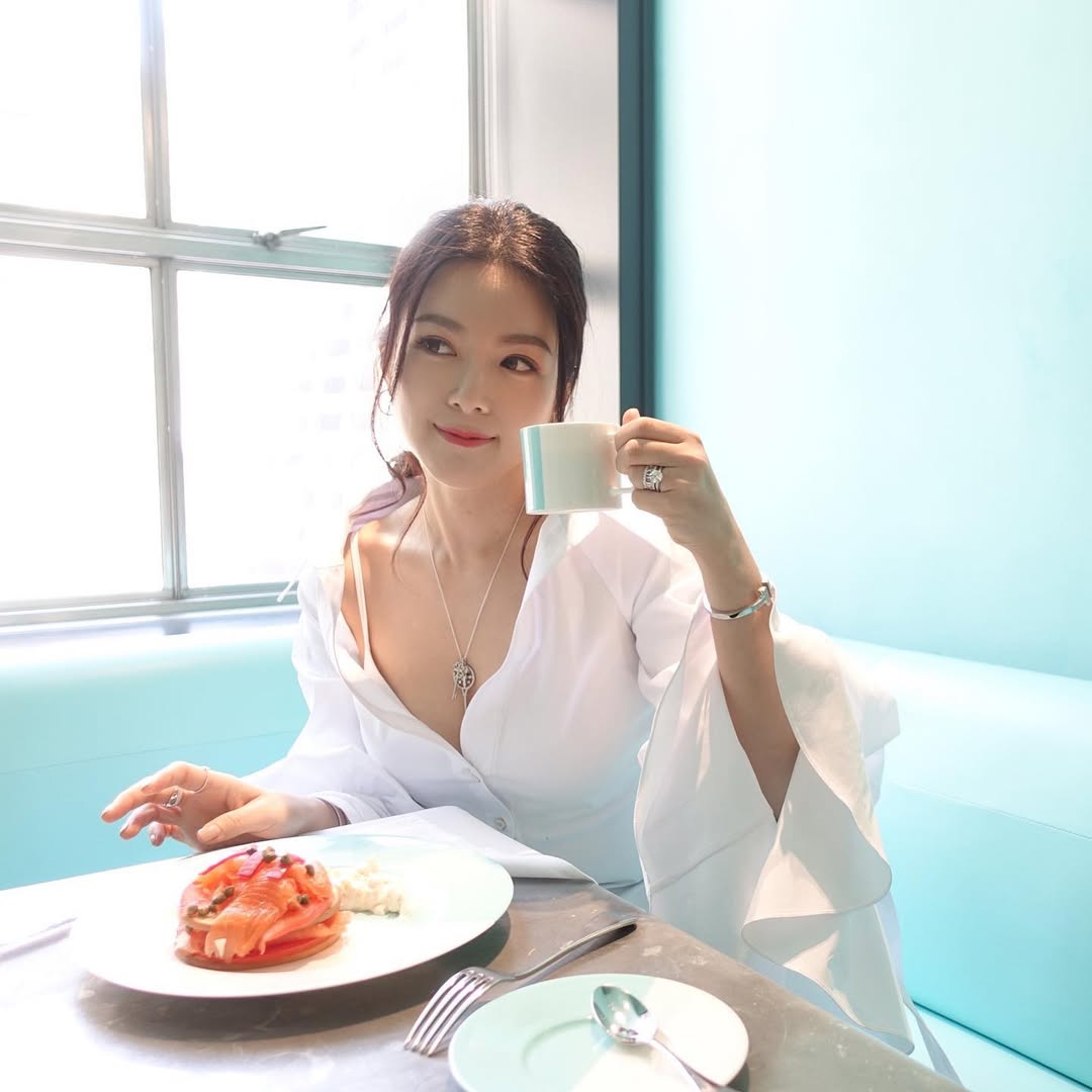 Cuối năm c&ograve;n toang: 1 Hoa hậu h&agrave;ng đầu ch&iacute;nh thức ly h&ocirc;n chồng đại gia hơn 10 tuổi v&igrave; bị 