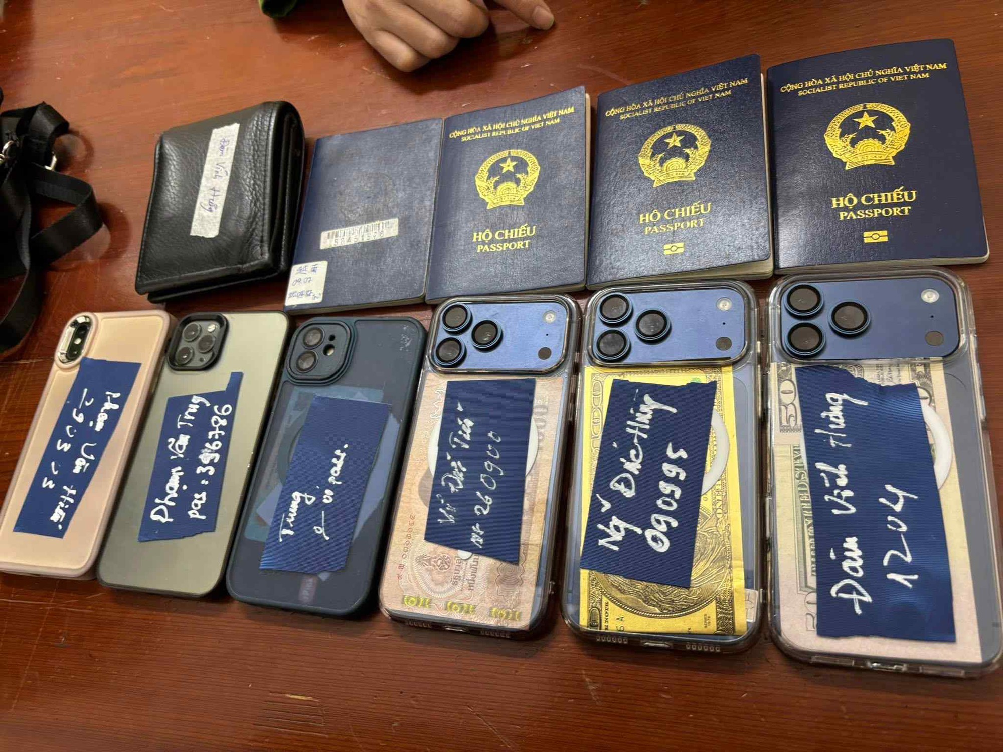 Thủ đoạn tinh vi kh&oacute; tin của 2 &ocirc;ng tr&ugrave;m người Việt trong đường d&acirc;y lừa đảo 120 tỷ đồng- Ảnh 3.