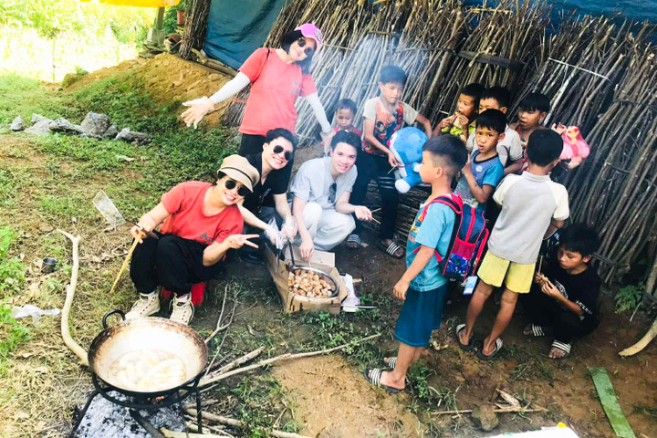 H&agrave;nh tr&igrave;nh thiện nguyện dang dở của 9 th&agrave;nh vi&ecirc;n nh&oacute;m Bếp Củi trong vụ lật xe thảm khốc- Ảnh 2.