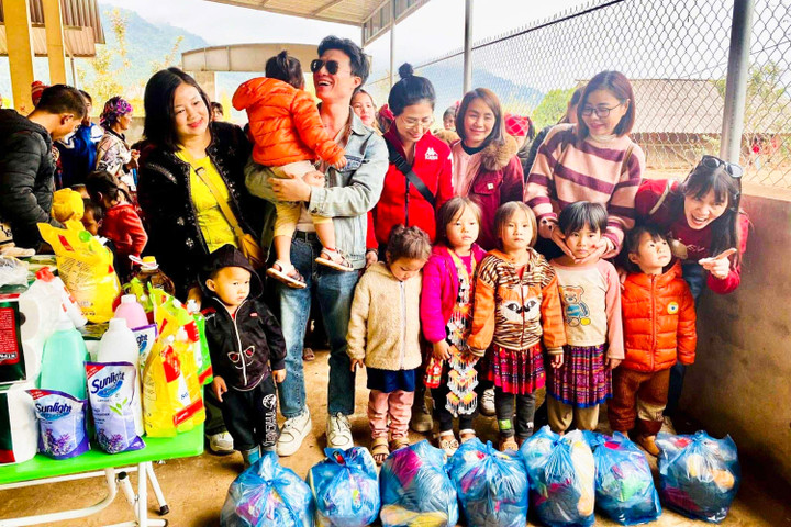 H&agrave;nh tr&igrave;nh thiện nguyện dang dở của 9 th&agrave;nh vi&ecirc;n nh&oacute;m Bếp Củi trong vụ lật xe thảm khốc- Ảnh 1.