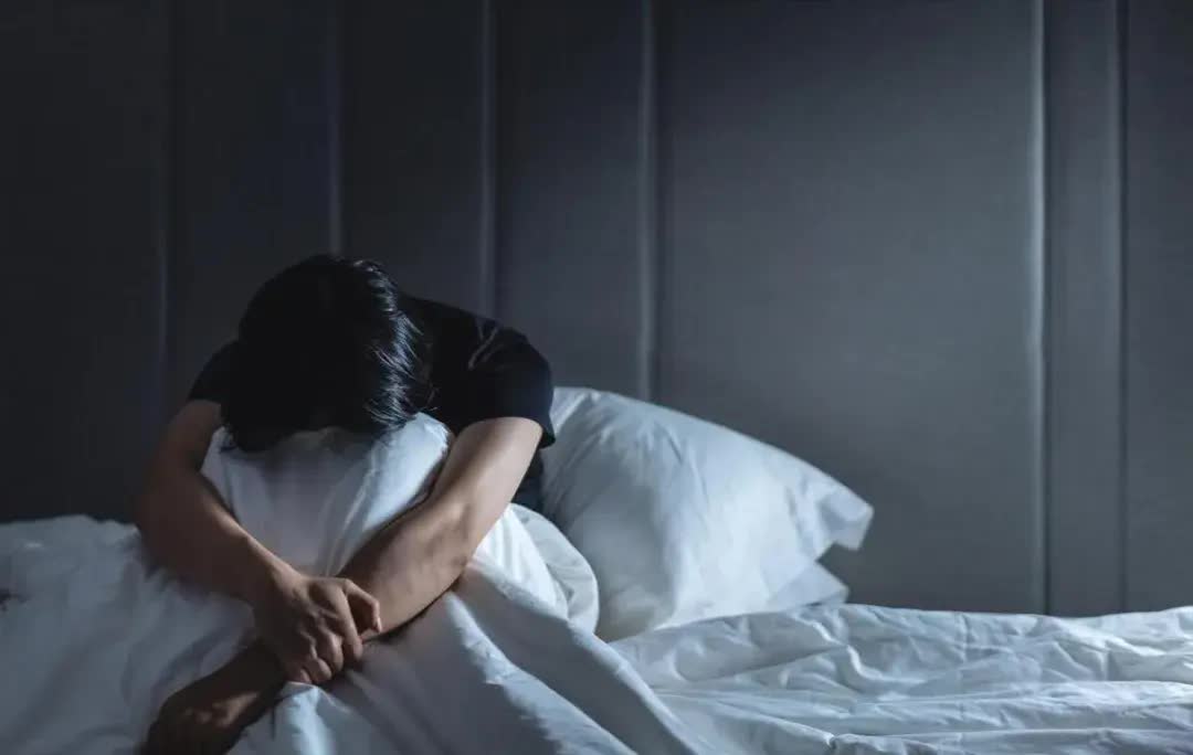 Thường xuy&ecirc;n thức dậy sớm c&oacute; thể l&agrave; dấu hiệu của 4 bệnh! Vậy mấy giờ được coi l&agrave; thức dậy sớm?- Ảnh 1.